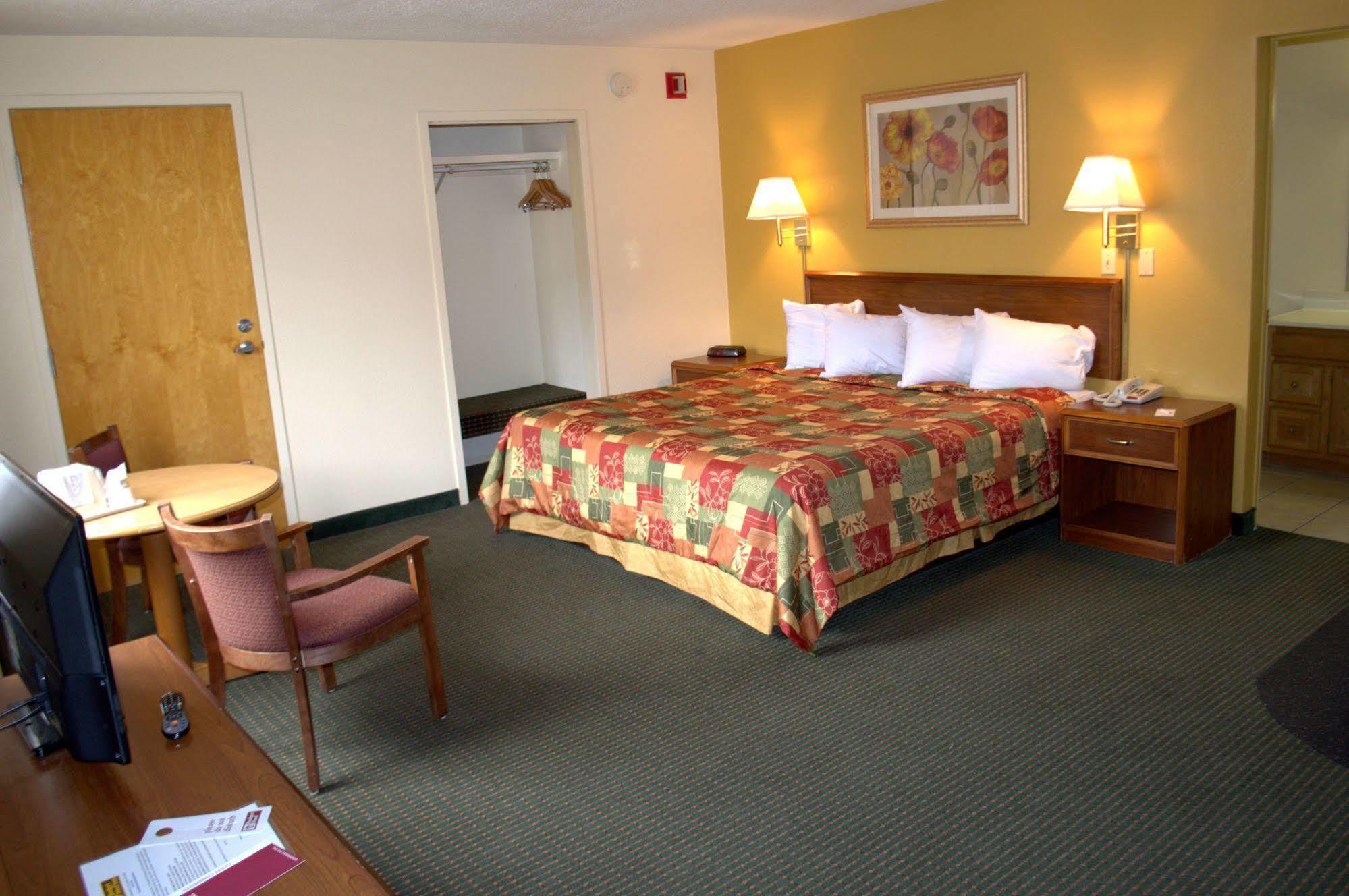 Budget Host Inn Sandusky Exterior photo